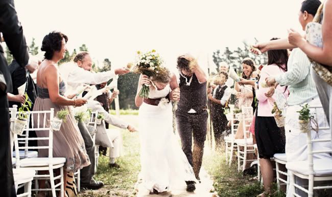 http://i892.photobucket.com/albums/ac125/lovemademedoit/DK_folkwedding_019_.jpg?t=1296120024