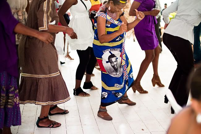 http://i892.photobucket.com/albums/ac125/lovemademedoit/LL_yellowafricanwedding_040.jpg?t=1296651486