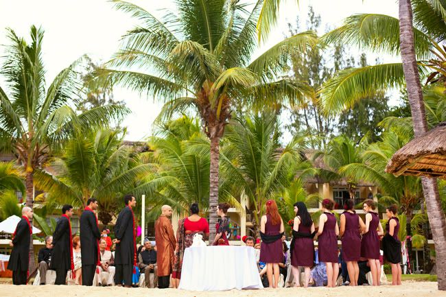 http://i892.photobucket.com/albums/ac125/lovemademedoit/Mauritius_Wedding_031.jpg?t=1323099472