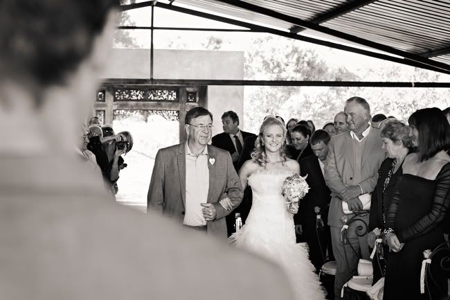 http://i892.photobucket.com/albums/ac125/lovemademedoit/PARRY_Ceremony_099.jpg?t=1319741453