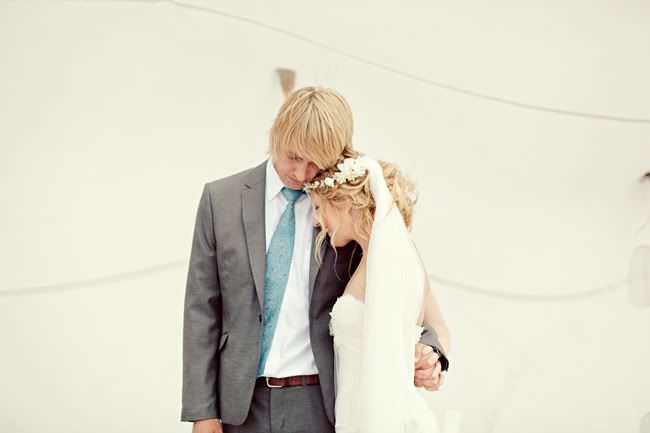 http://i892.photobucket.com/albums/ac125/lovemademedoit/PI_vintagebeachwedding_025.jpg?t=1297103000