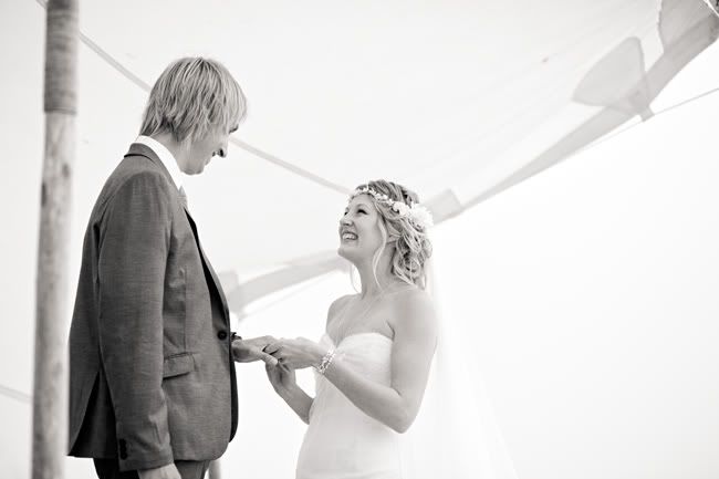 http://i892.photobucket.com/albums/ac125/lovemademedoit/PI_vintagebeachwedding_026.jpg?t=1297103002