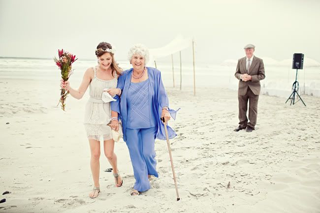 http://i892.photobucket.com/albums/ac125/lovemademedoit/PI_vintagebeachwedding_033.jpg?t=1297103085