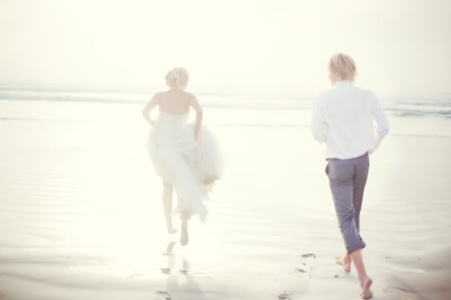 http://i892.photobucket.com/albums/ac125/lovemademedoit/PI_vintagebeachwedding_039.jpg?t=1297103141