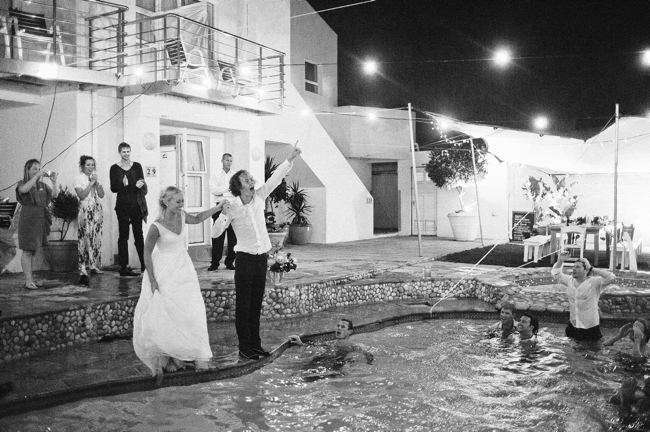 http://i892.photobucket.com/albums/ac125/lovemademedoit/welovepictures/BRIDE-AND-GROOM-POOL-DIVE.gif?t=1331717948