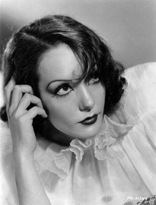 http://i892.photobucket.com/albums/ac128/nietzchehesse/LupeVelez.jpg?t=1347611090