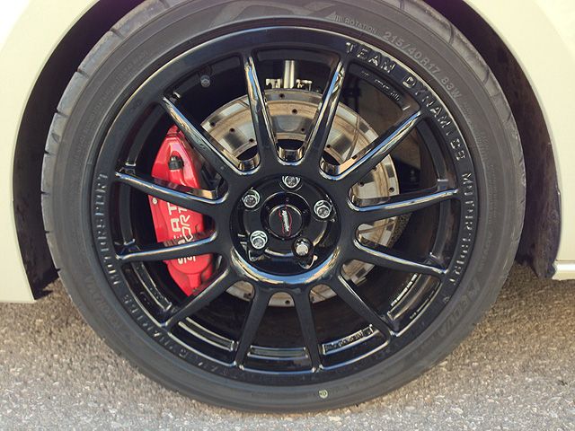 front_left_brakes_closeup1_zps2ac980b4.jpg