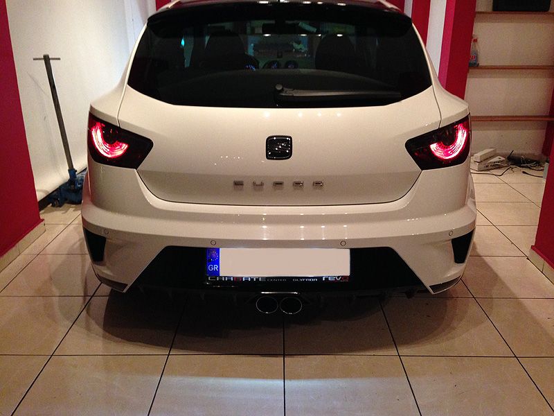 tail_lights_on_zpsaa35cc26.jpg
