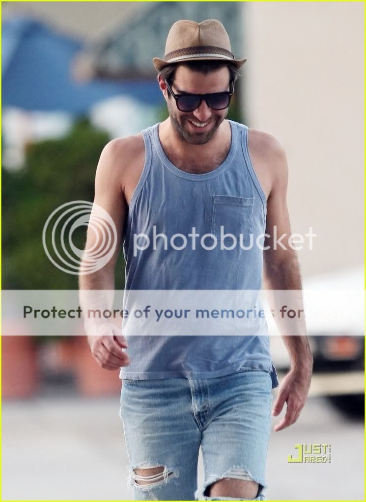 Zachary Quinto is ripped. Literally.: ontd_startrek — LiveJournal